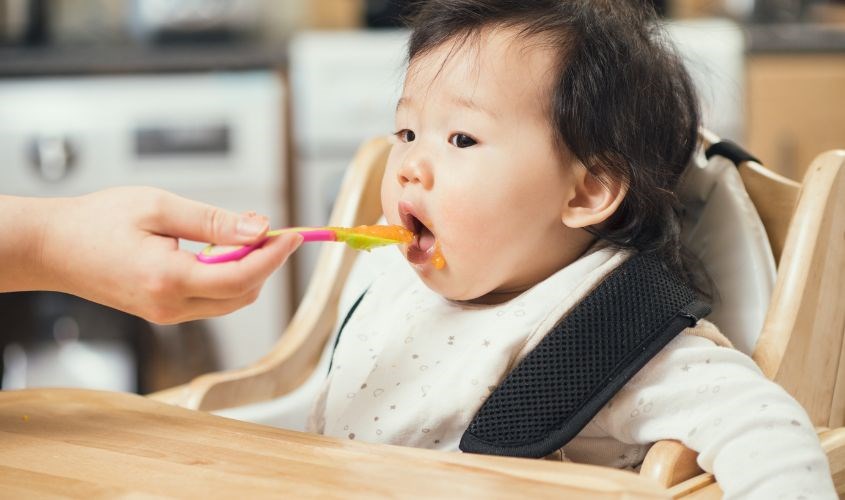 Mẹ nên cho trẻ ăn dặm khi trẻ tròn 6 tháng tuổi